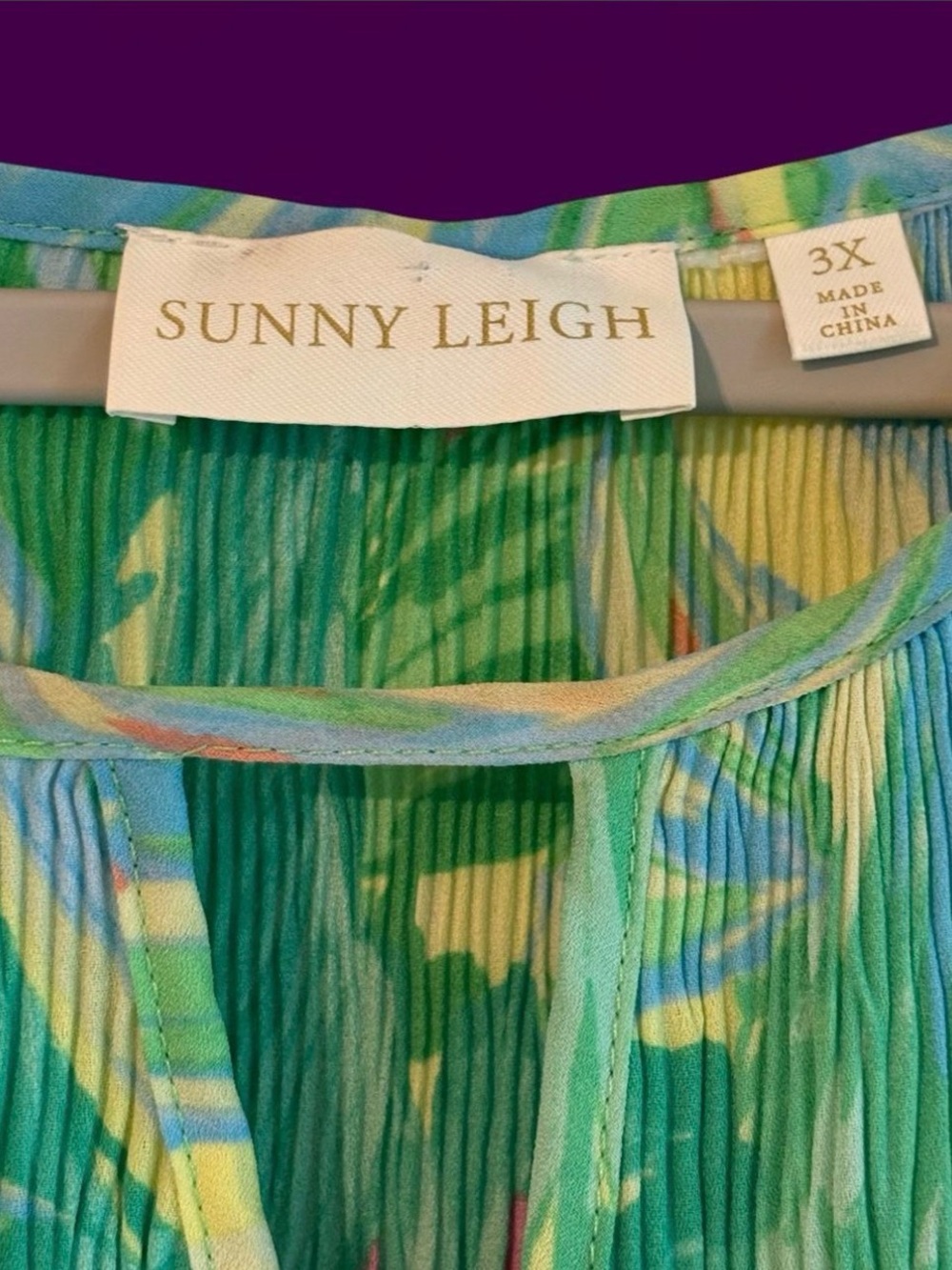 EUC Sunny Leigh Green Tropical Bell-Sleeve Tunic - Picture 3 of 7